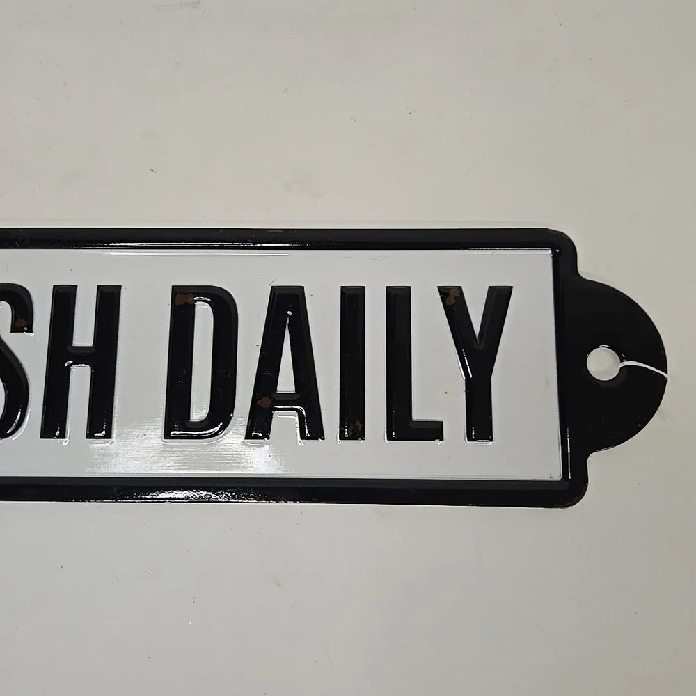 Metal Vintage/Retro Look‎ Fresh Daily sign